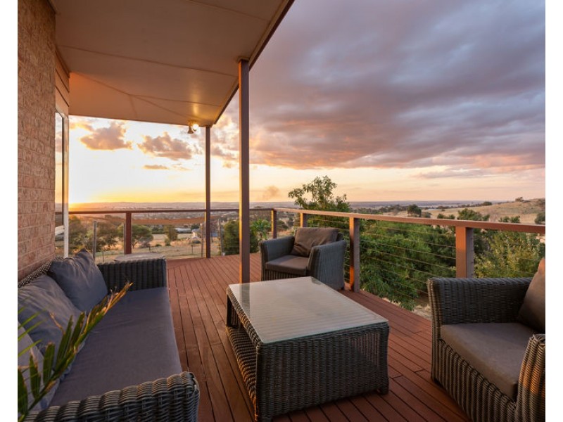 33 Kinvara Drive, Junee NSW 2663