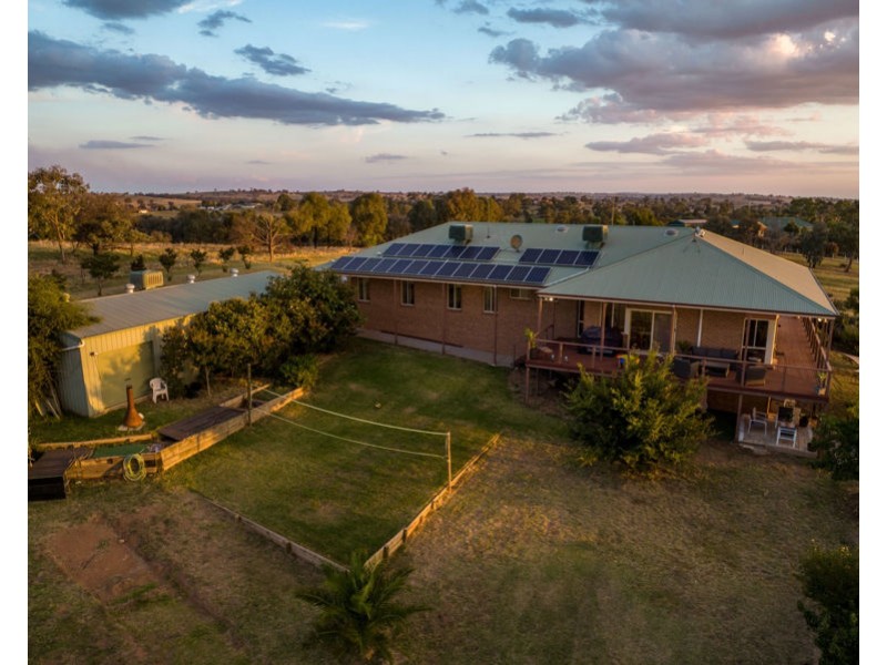 33 Kinvara Drive, Junee NSW 2663