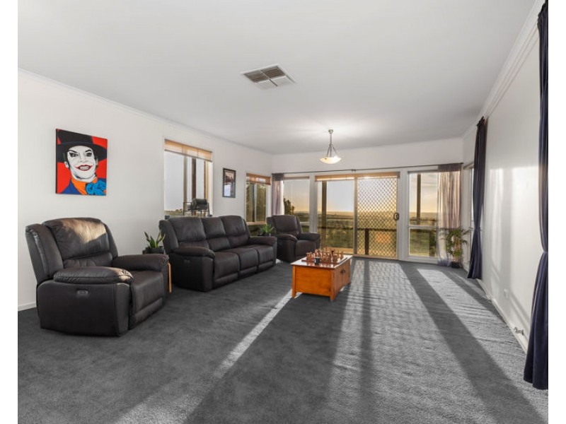33 Kinvara Drive, Junee NSW 2663