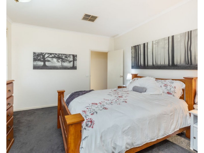 33 Kinvara Drive, Junee NSW 2663