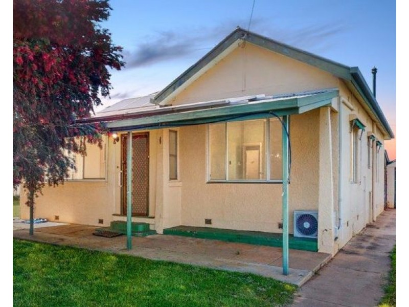 9 Lord St, Junee NSW 2663