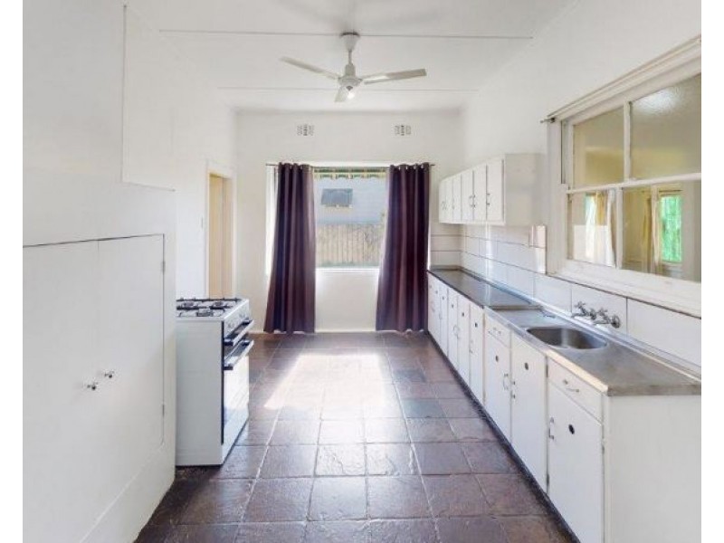 9 Lord St, Junee NSW 2663