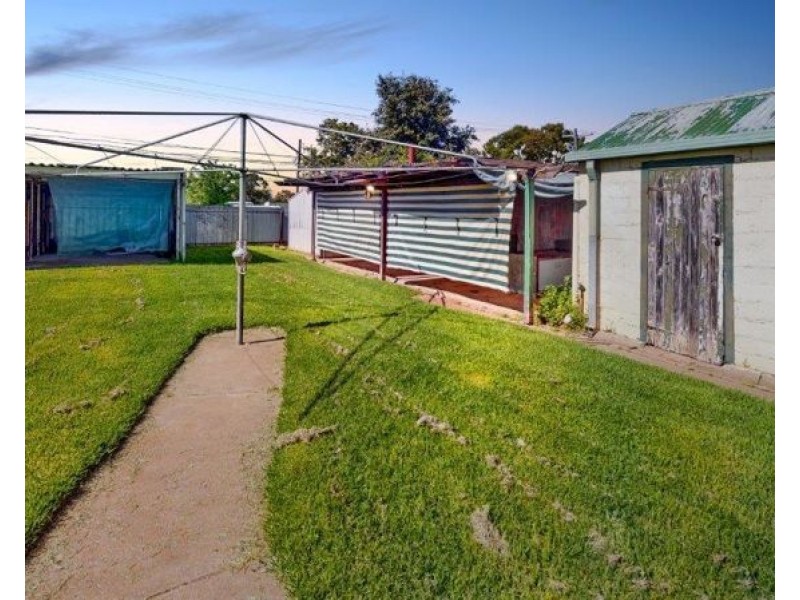 9 Lord St, Junee NSW 2663