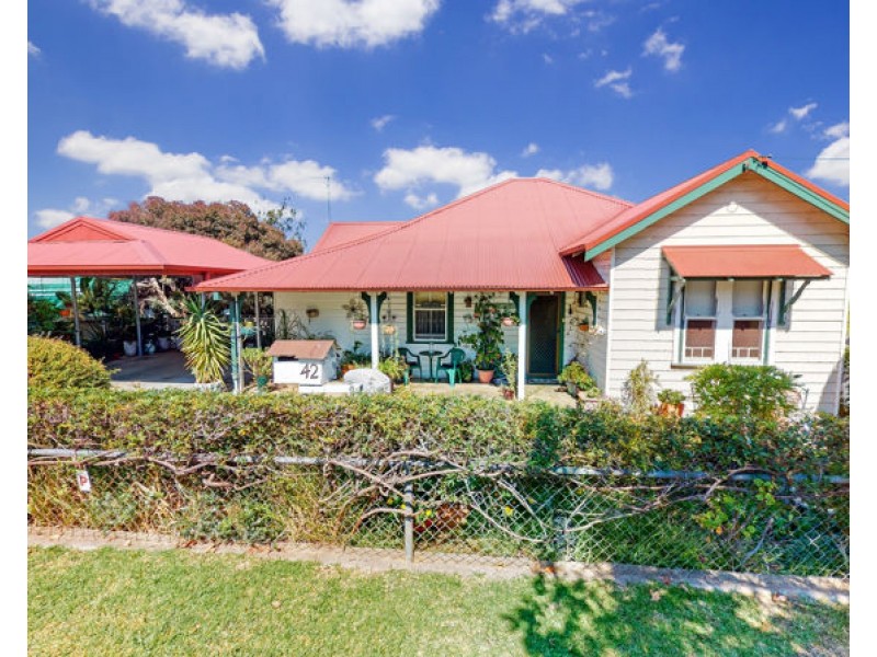 42 Marquis Street, Junee NSW 2663