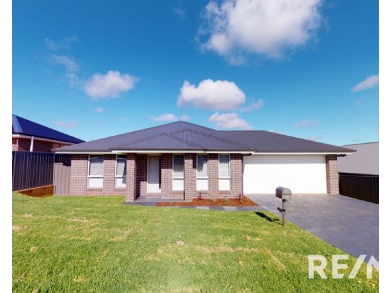 8 Cuttle Court, Junee NSW 2663