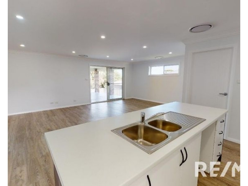 8 Cuttle Court, Junee NSW 2663