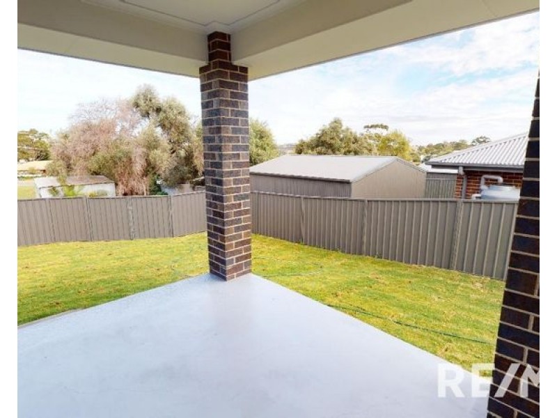 8 Cuttle Court, Junee NSW 2663