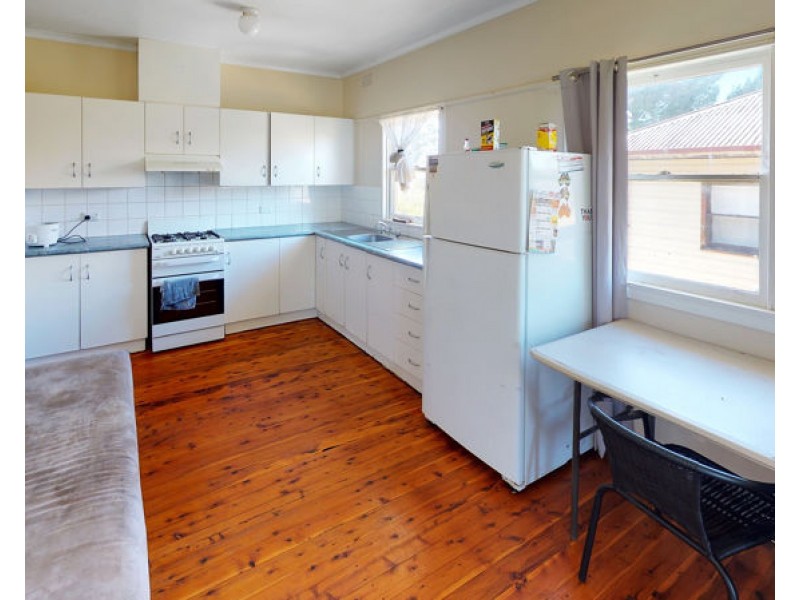 17 Robert Street, Junee NSW 2663