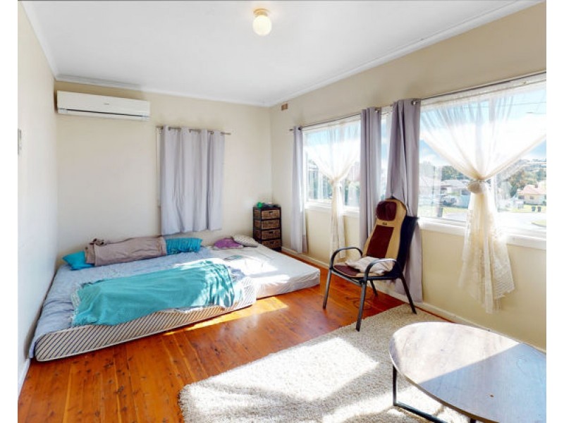 17 Robert Street, Junee NSW 2663