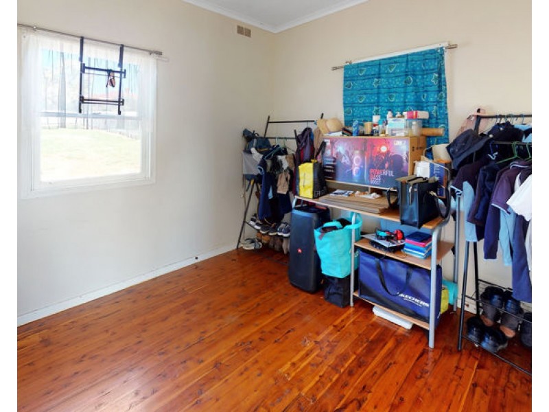 17 Robert Street, Junee NSW 2663