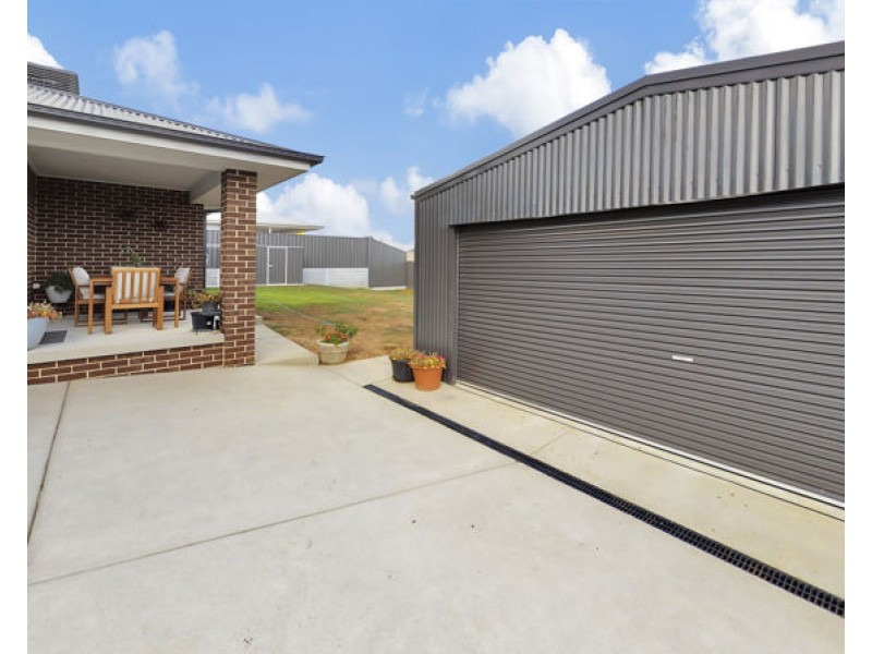 12 Hayes Crescent, Junee NSW 2663