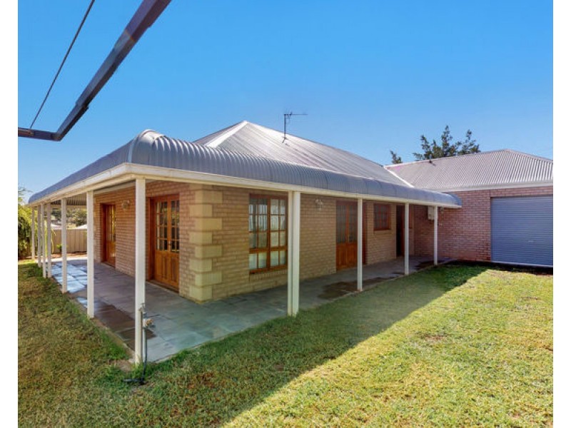 17 Fitzroy Street, Junee NSW 2663