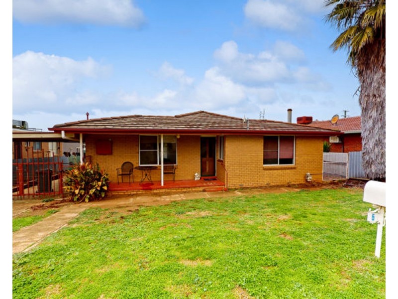 5 James Street, Junee NSW 2663
