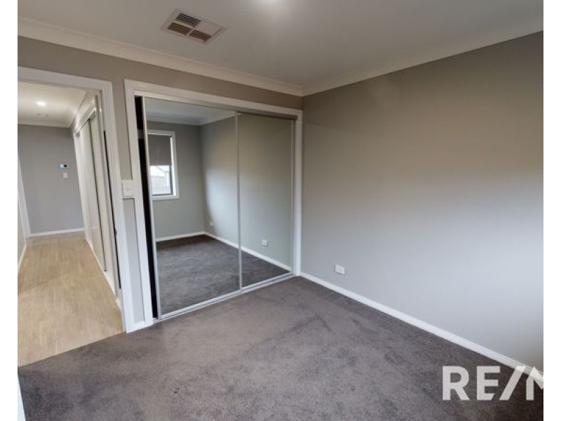 4 Hilton Pl, Junee NSW 2663