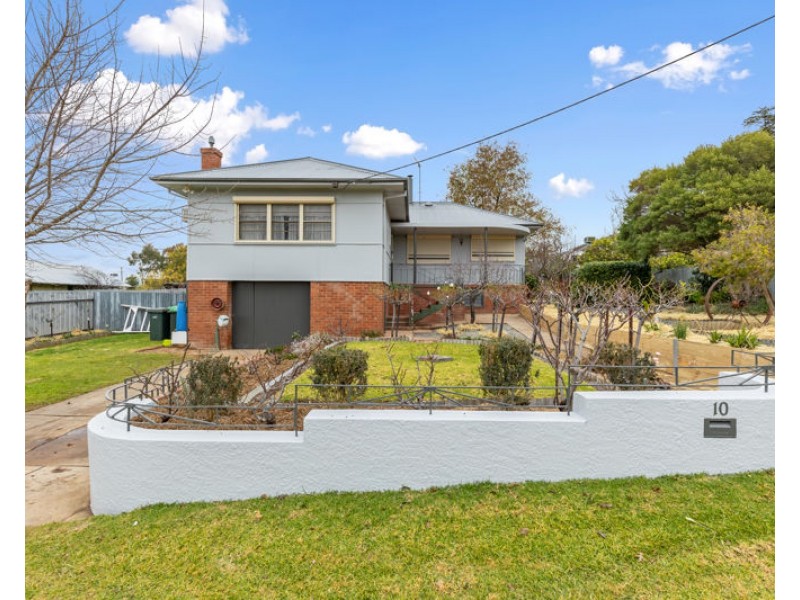 10 Anzac Avenue, Junee NSW 2663
