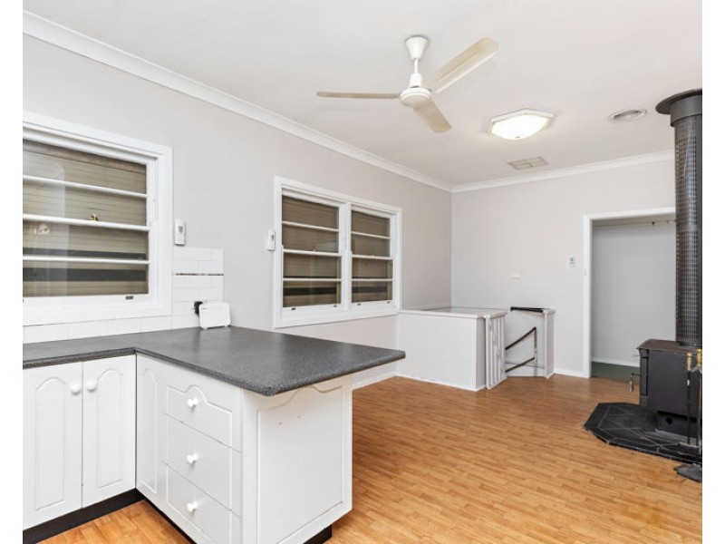 10 Anzac Avenue, Junee NSW 2663