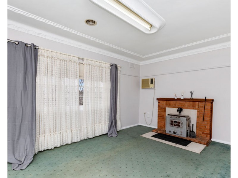 10 Anzac Avenue, Junee NSW 2663