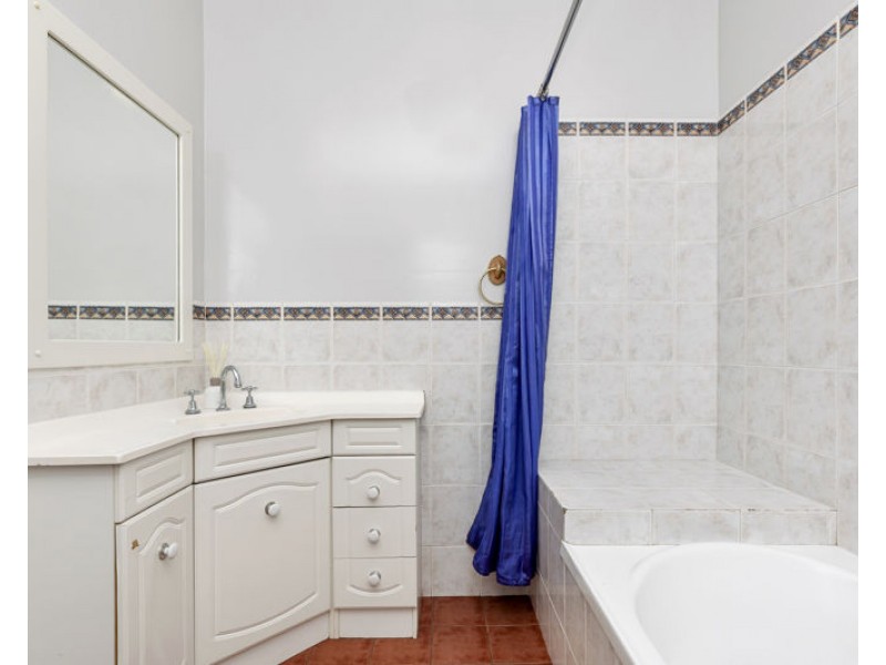 10 Anzac Avenue, Junee NSW 2663