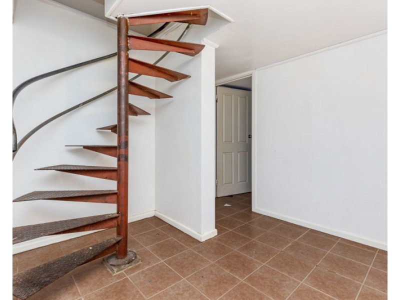 10 Anzac Avenue, Junee NSW 2663