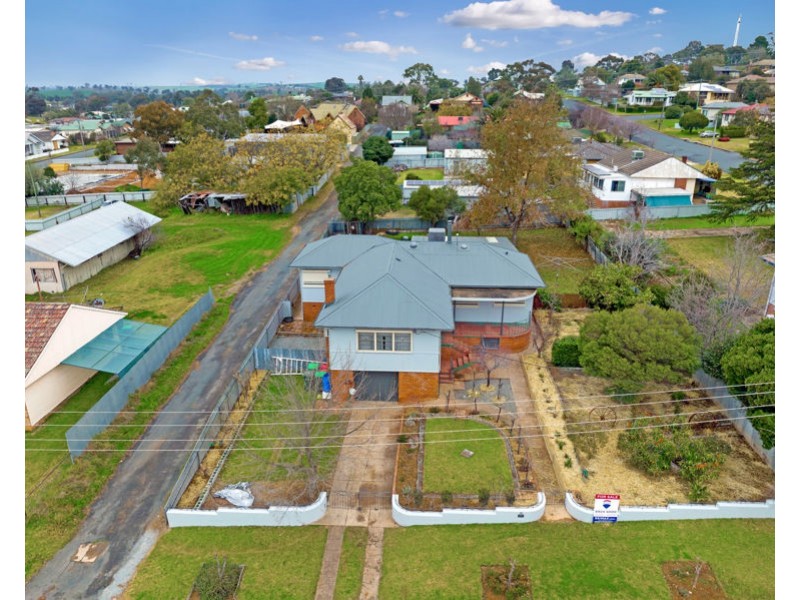 10 Anzac Avenue, Junee NSW 2663