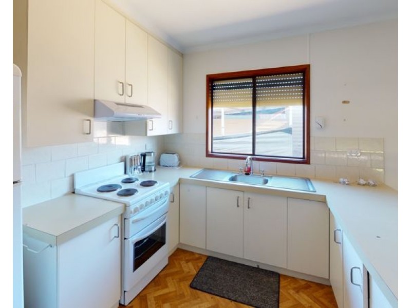 11 Cedric Street, Junee NSW 2663