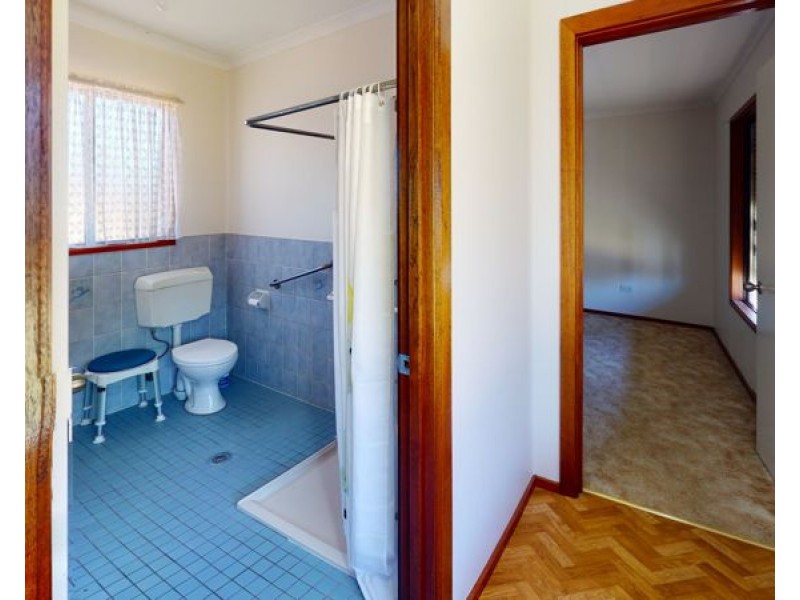 11 Cedric Street, Junee NSW 2663