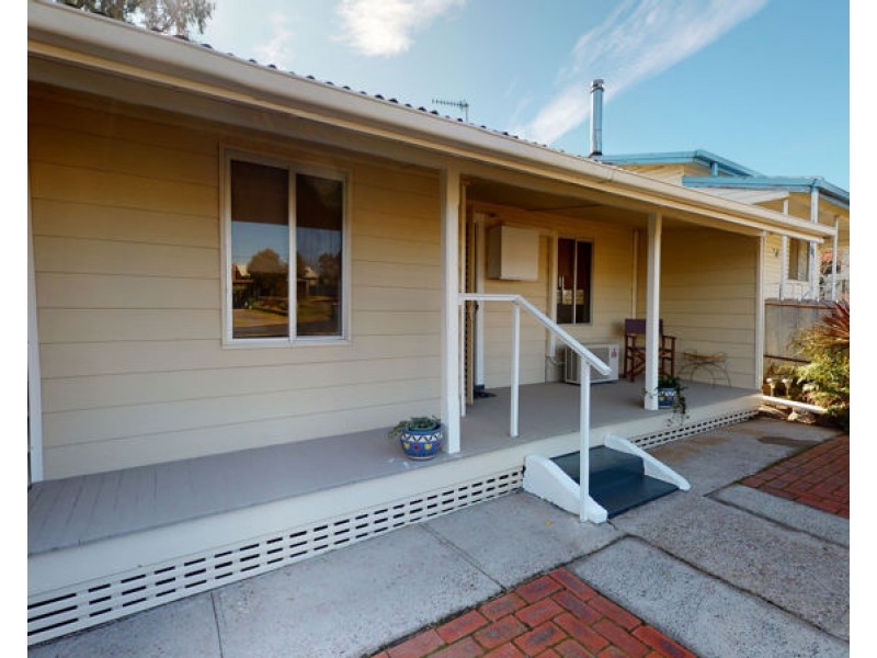 18 Crown Street, Junee NSW 2663