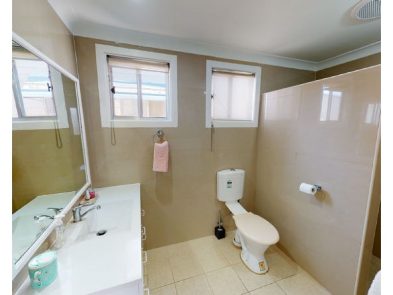 18 Crown Street, Junee NSW 2663