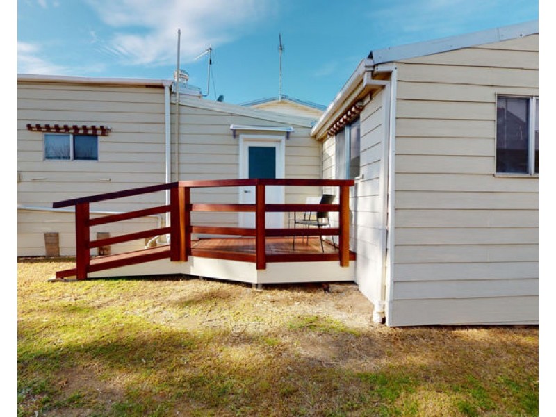 18 Crown Street, Junee NSW 2663