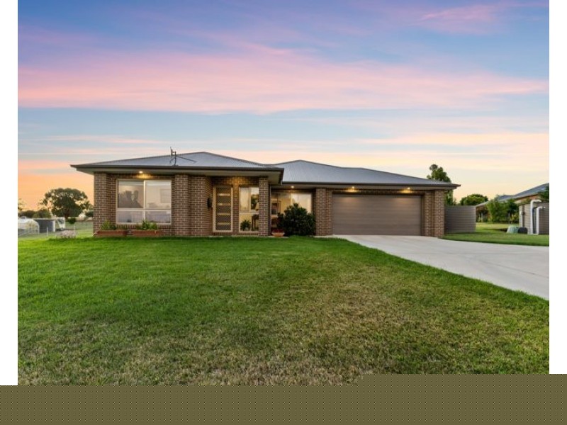 8 Walster Street, Junee NSW 2663