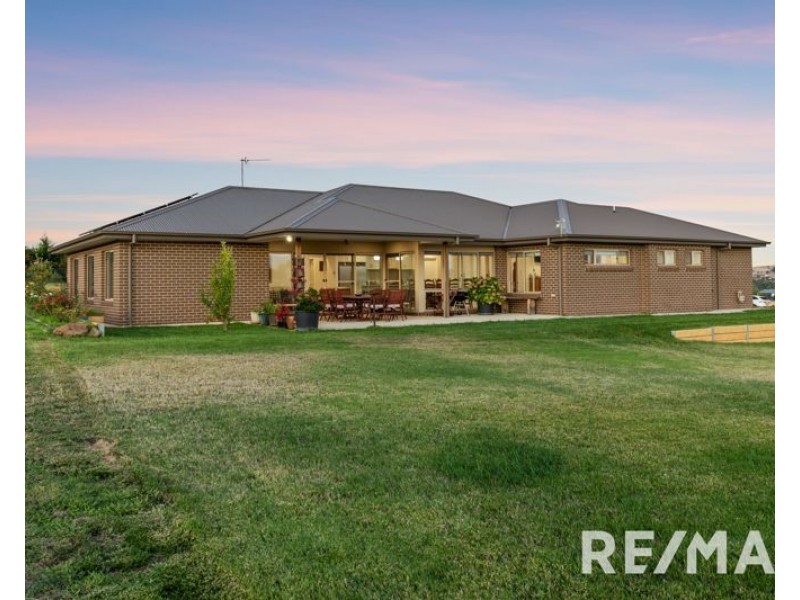 8 Walster Street, Junee NSW 2663