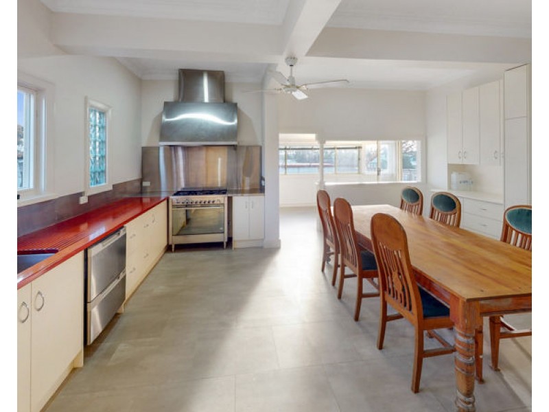 27 Bolton Street, Junee NSW 2663