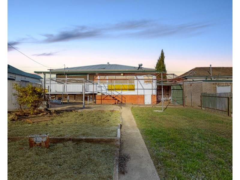 27 Bolton Street, Junee NSW 2663