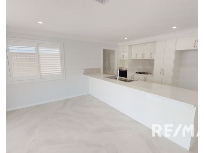 3/37 Waratah Dr, Junee NSW 2663