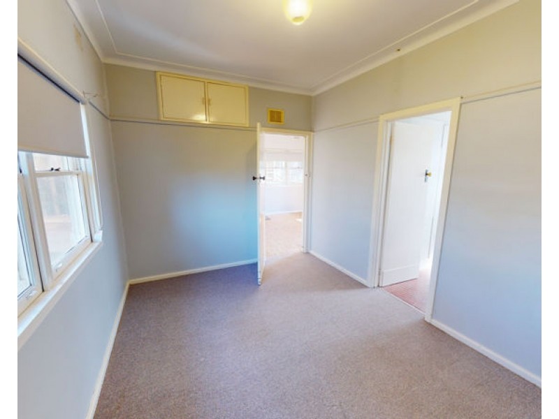 16 Robert Street, Junee NSW 2663