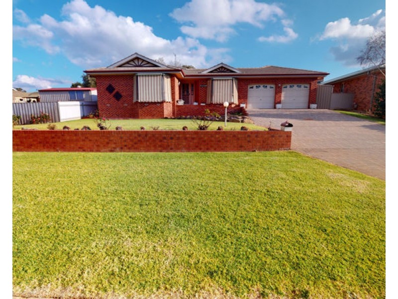 10 John Potts Drive, Junee NSW 2663