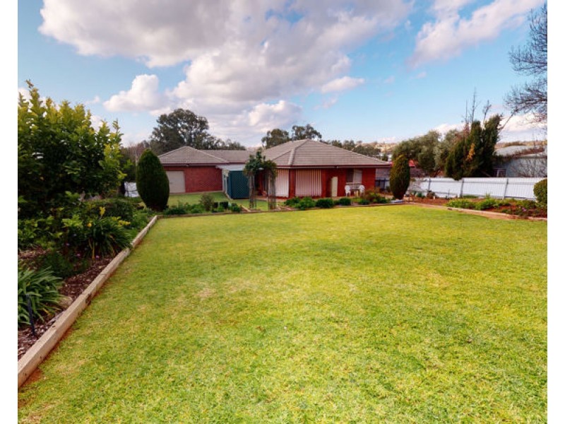 10 John Potts Drive, Junee NSW 2663
