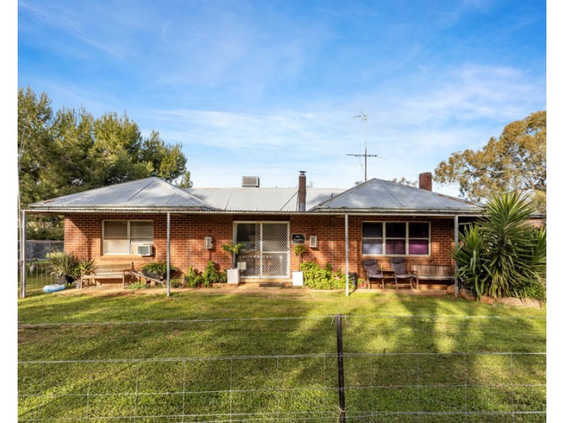 69 Merv Turners Road, Junee NSW 2663