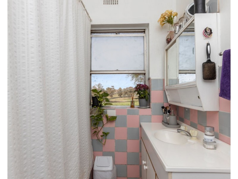 69 Merv Turners Road, Junee NSW 2663