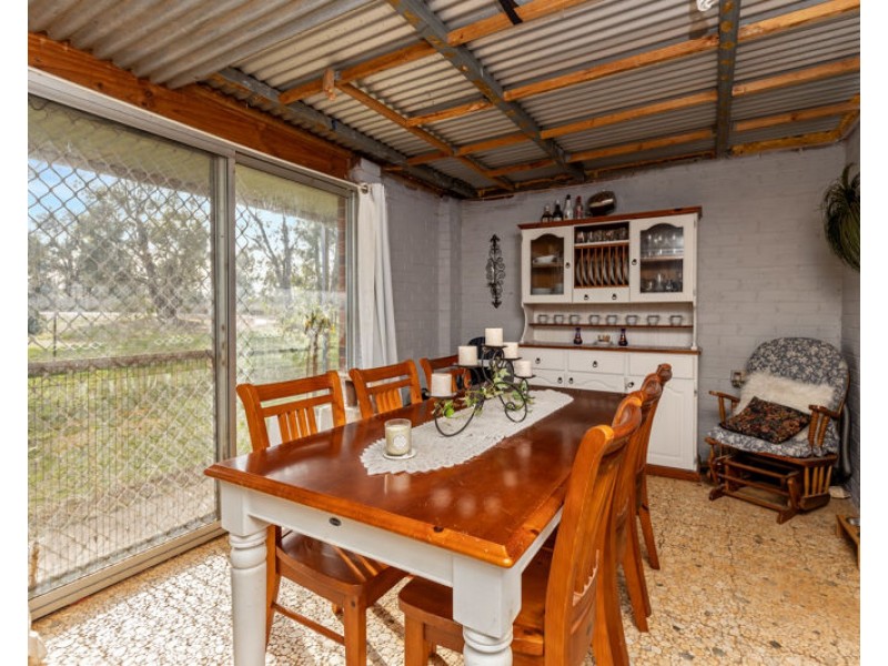 69 Merv Turners Road, Junee NSW 2663