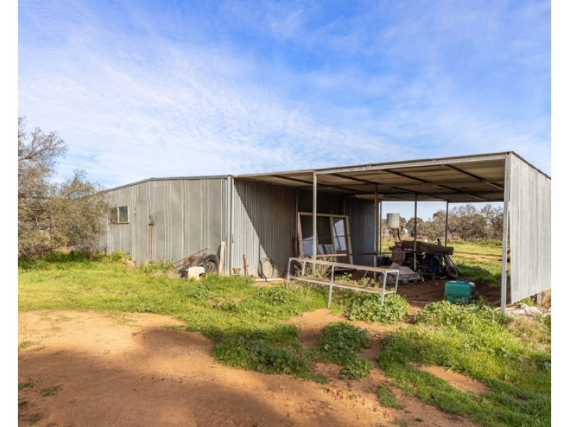 69 Merv Turners Road, Junee NSW 2663