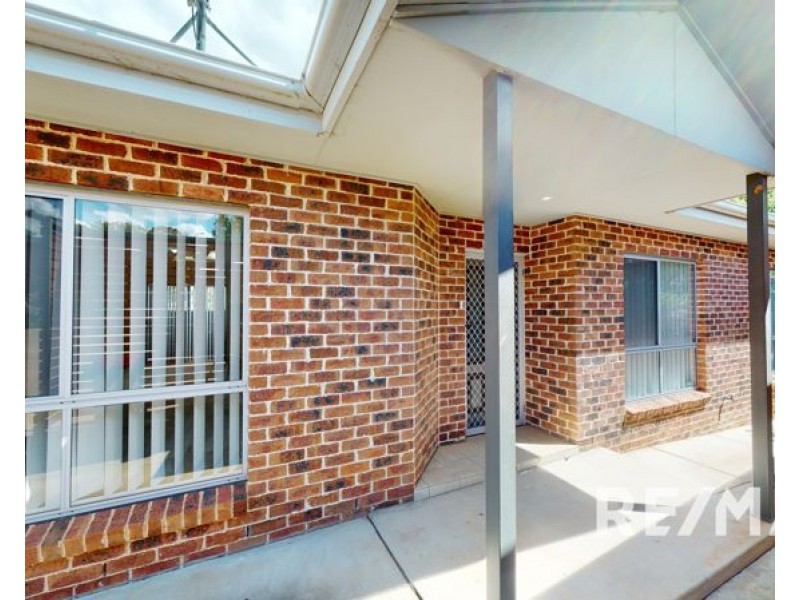 2/6 Banksia Place, Junee NSW 2663
