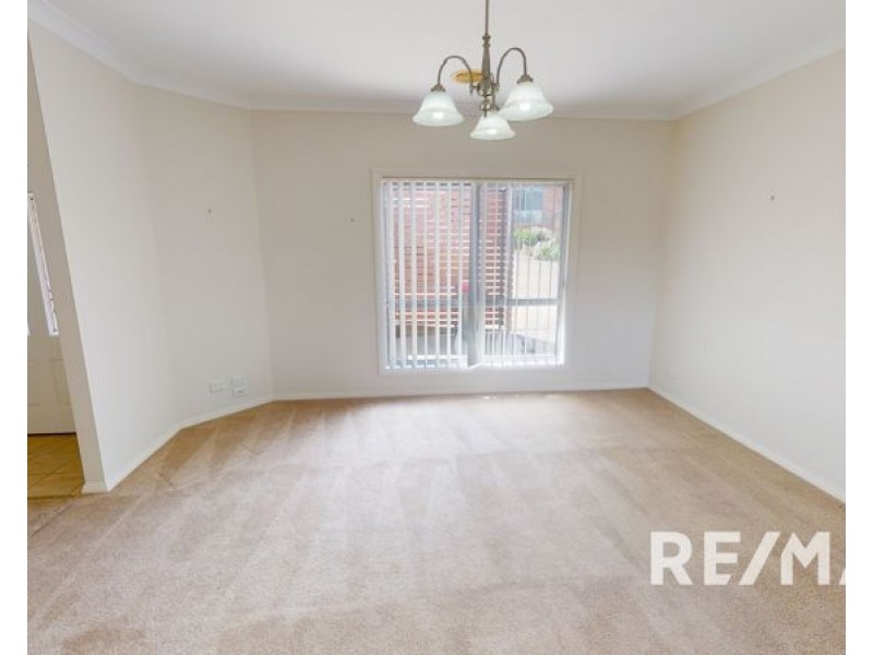 2/6 Banksia Place, Junee NSW 2663