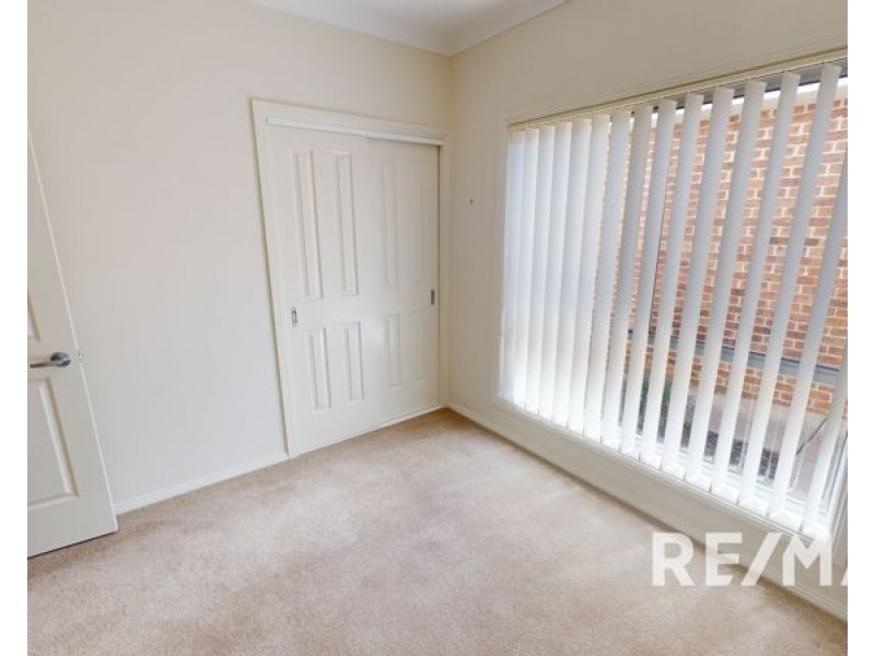 2/6 Banksia Place, Junee NSW 2663