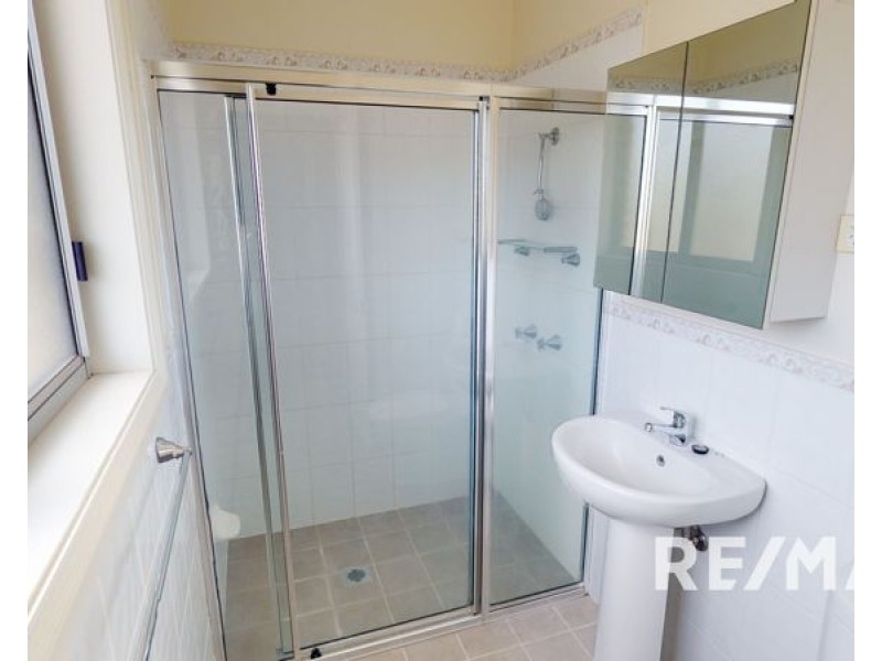 2/6 Banksia Place, Junee NSW 2663