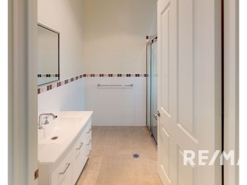 2/6 Banksia Place, Junee NSW 2663