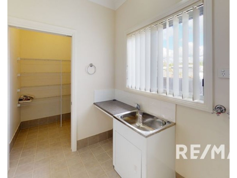 2/6 Banksia Place, Junee NSW 2663