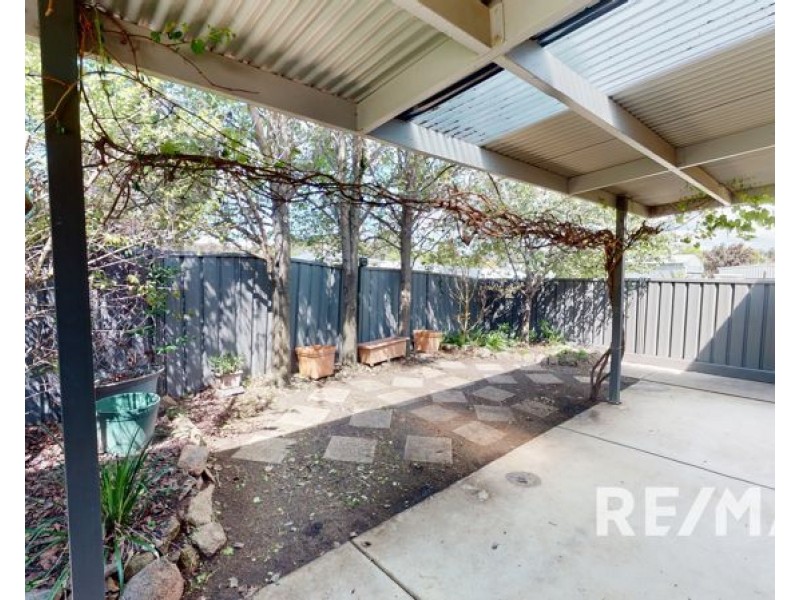 2/6 Banksia Place, Junee NSW 2663