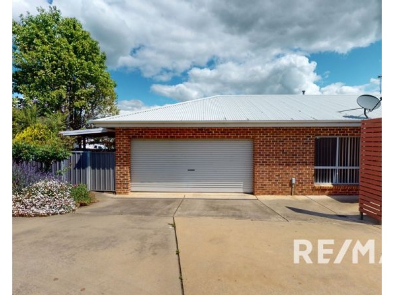 2/6 Banksia Place, Junee NSW 2663