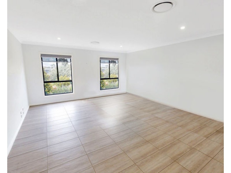 8 Smythe Rd, Junee NSW 2663